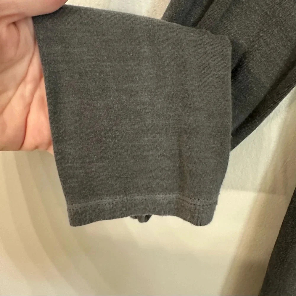 American Eagle Outfitter Soft & Sexy Gray Long Sleeve Keyhole Swing Top Sz L GUC - Picture 4 of 8